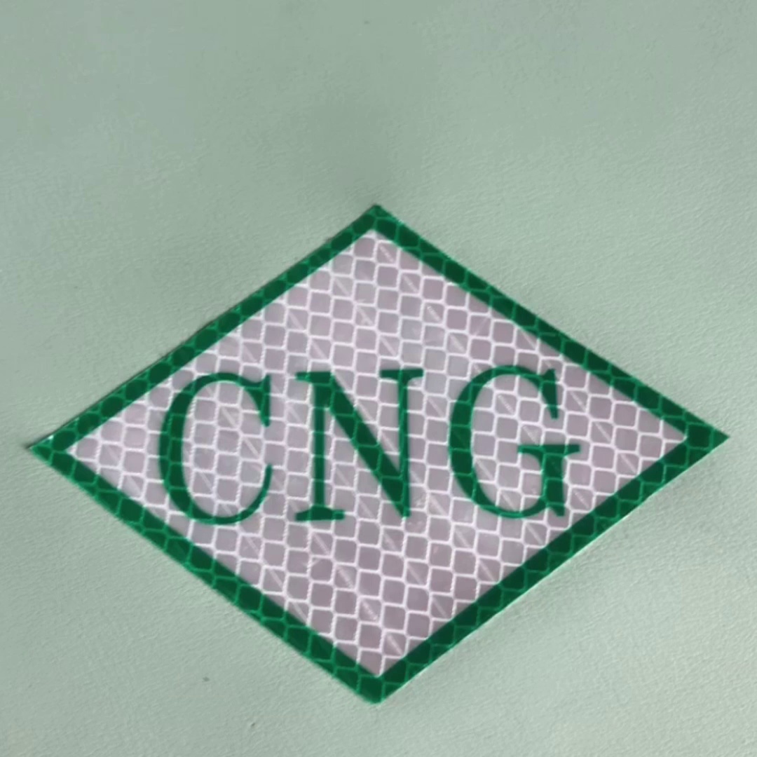 燃气车司机注意！CNG标识新规已实施——反光标识成为硬性要求