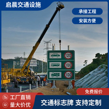 南宁强化交通安全 警告牌与反光标识助力夜间出行保护